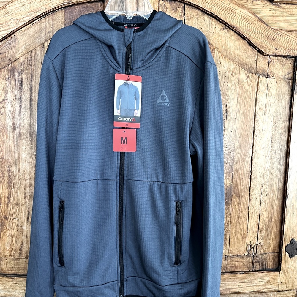 Gerry athletic style windbreaker NWT SZ M